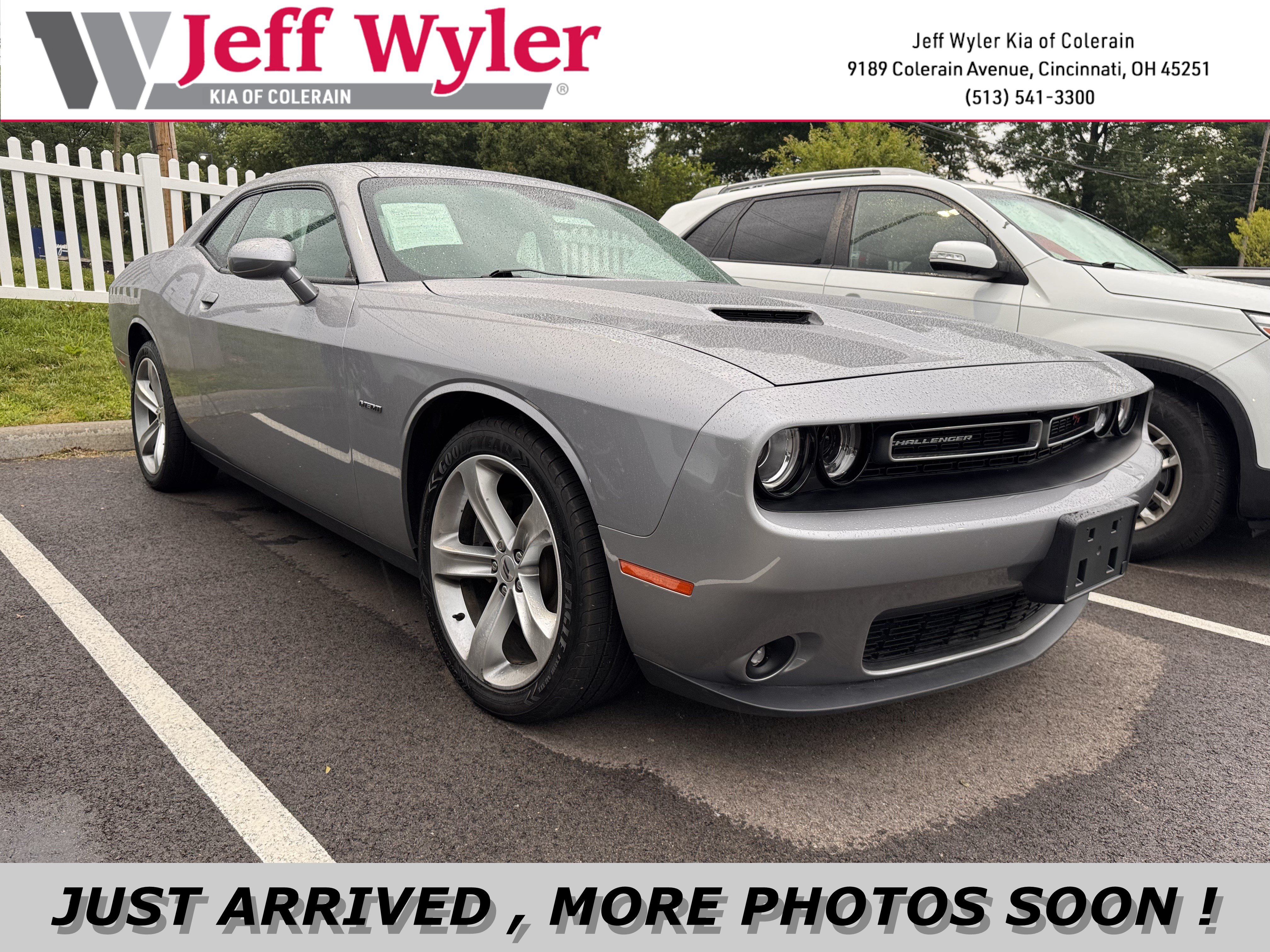 Used 2017 Dodge Challenger R/T RWD image 1