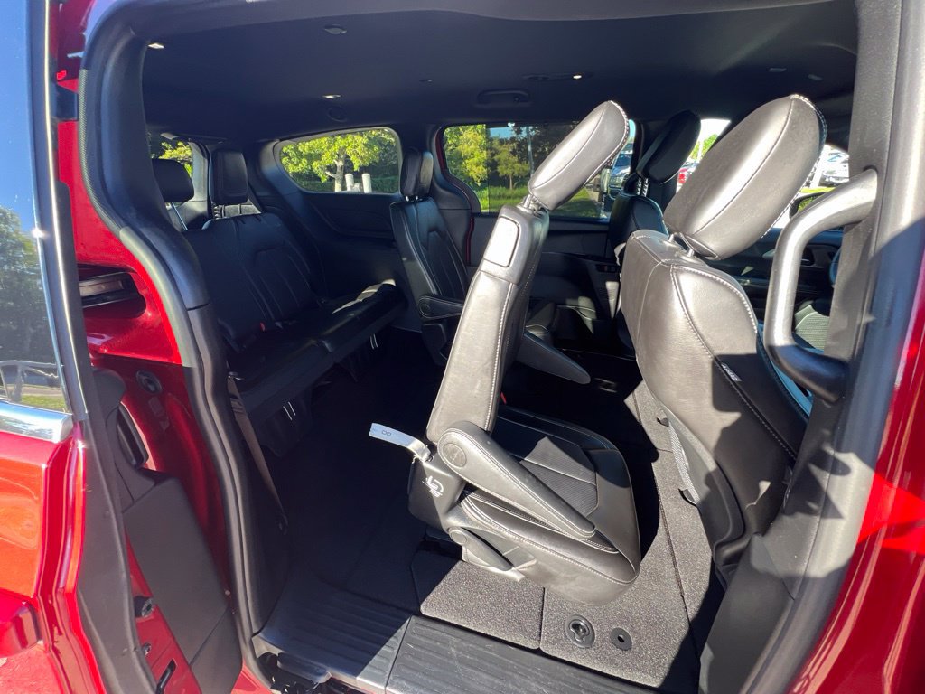 Certified 2025 Chrysler Pacifica Select FWD image 23