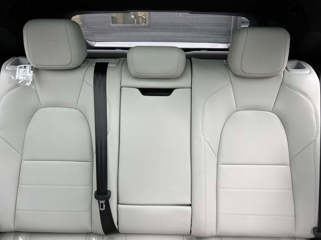 Used 2025 Porsche Macan 4 Electric image 38