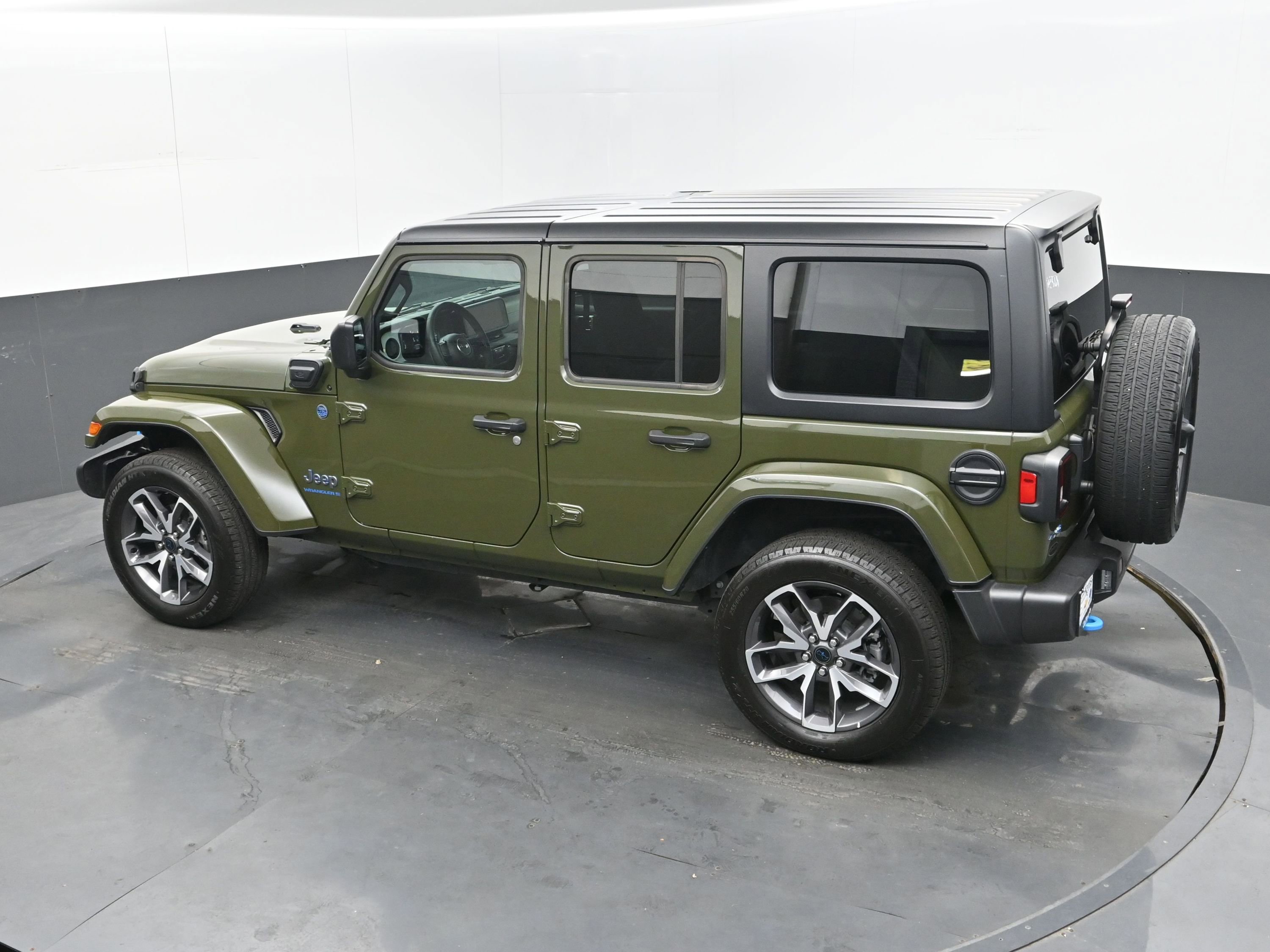 Used 2024 Jeep Wrangler Sport S image 35
