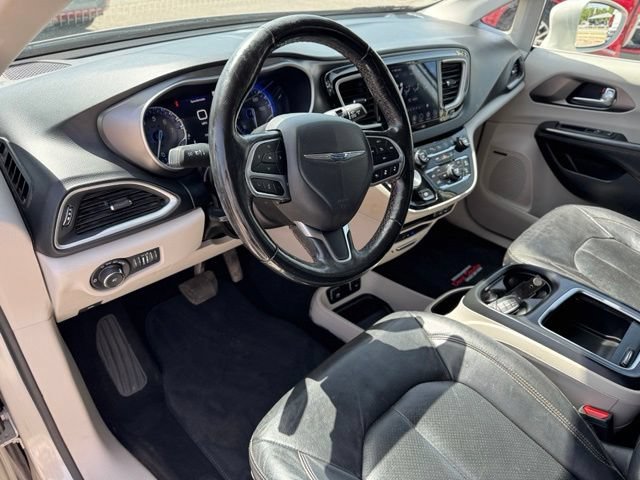 Used 2020 Chrysler Pacifica Touring-L Plus FWD image 15