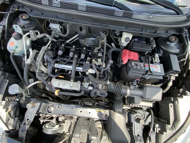 Used 2021 Nissan Kicks SR w/ Interior Electronics Package FWD image 29