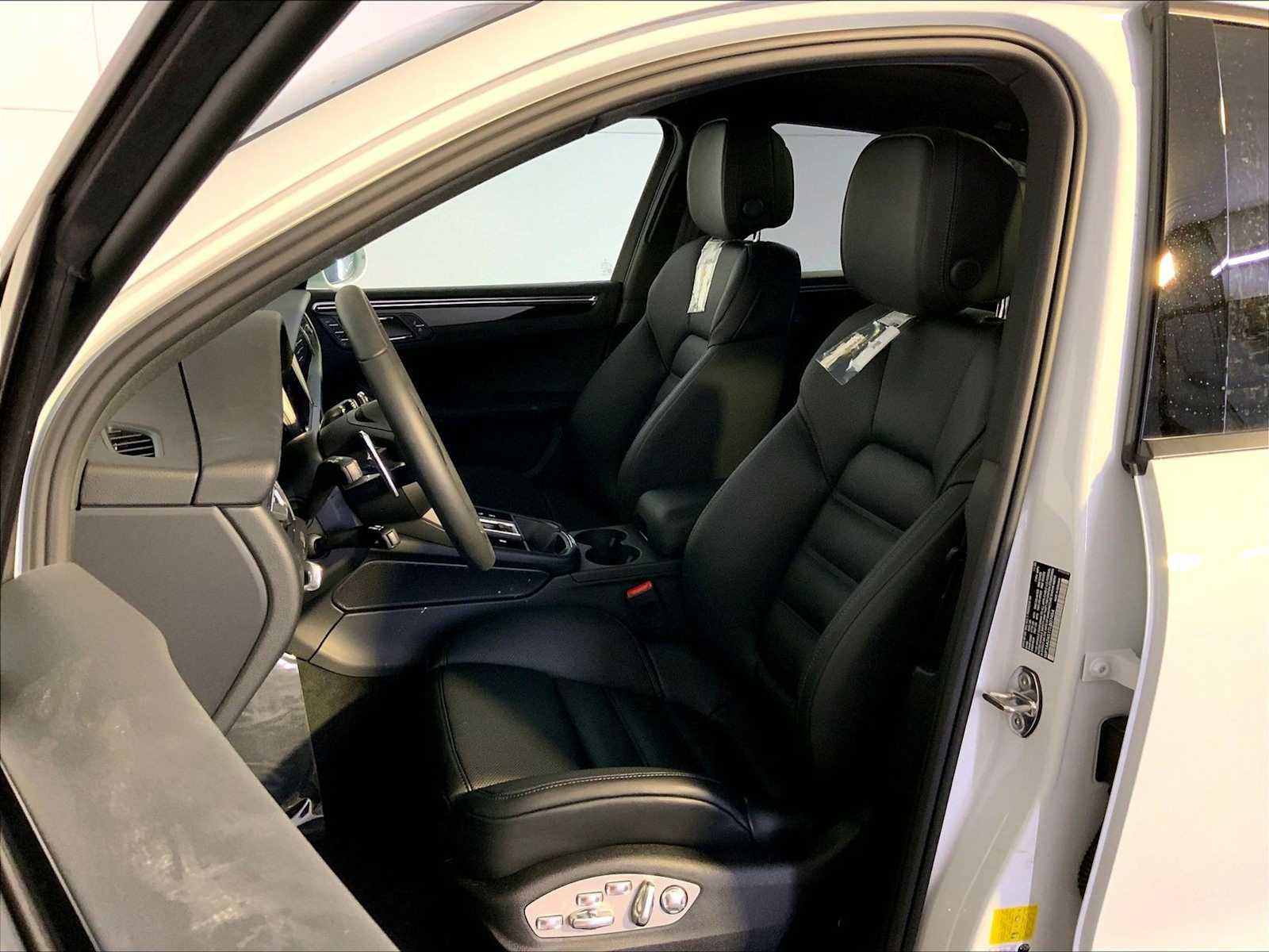 New 2026 Porsche Macan AWD/4WD image 5