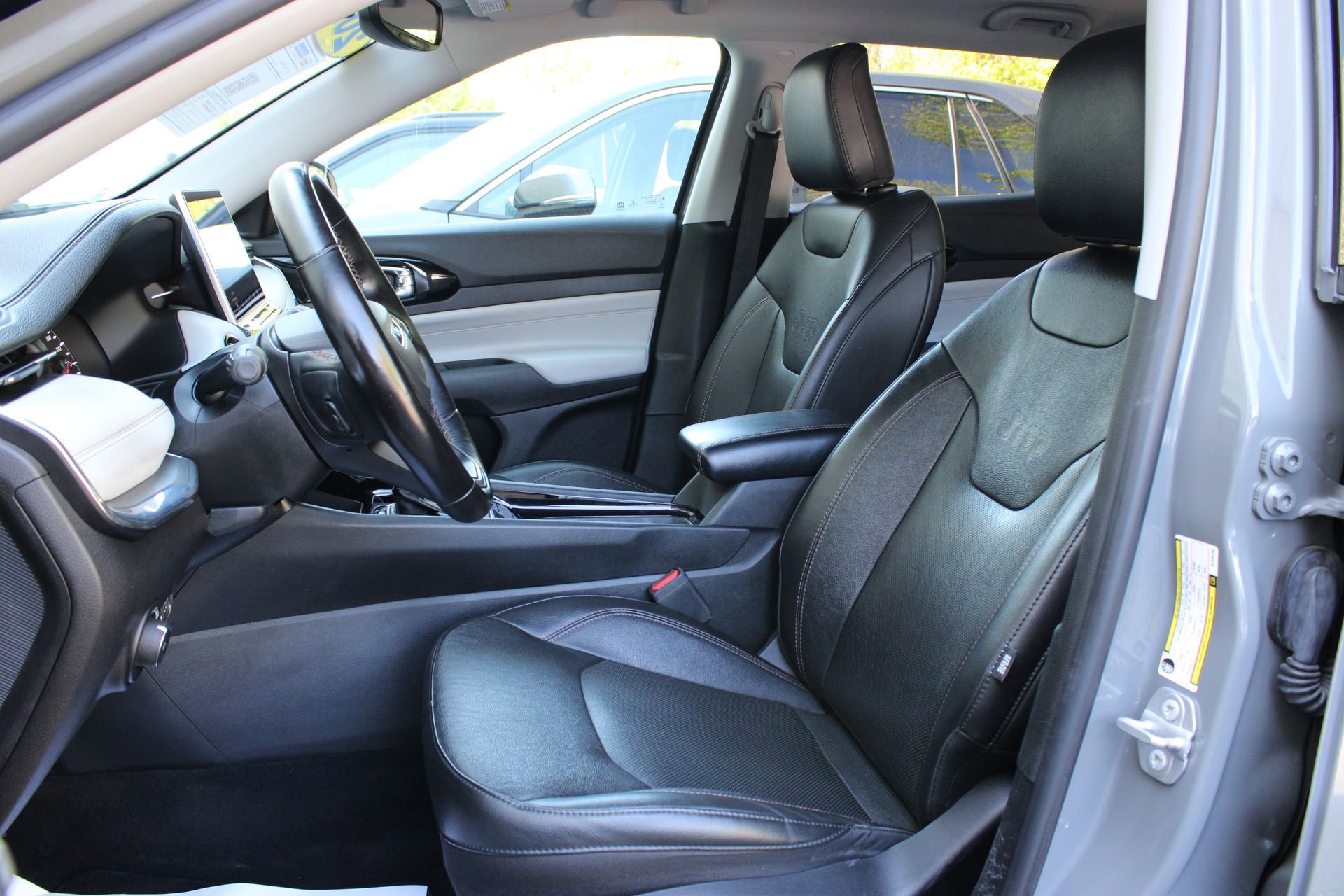 Used 2022 Jeep Compass Limited AWD/4WD image 17