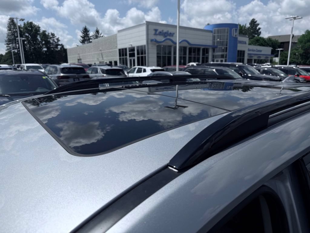 Used 2025 Honda Pilot Elite image 9