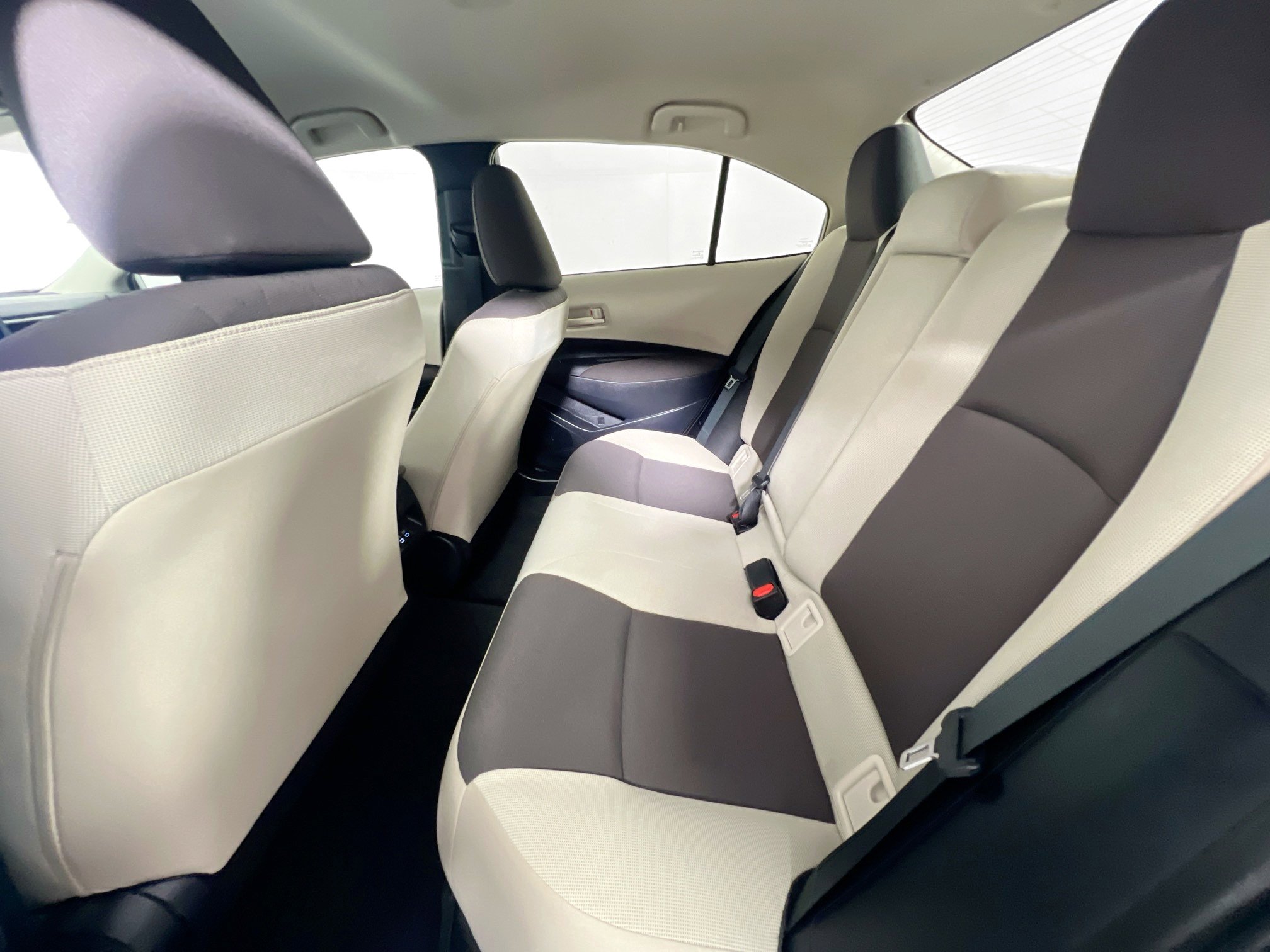 Used 2025 Toyota Corolla LE image 28