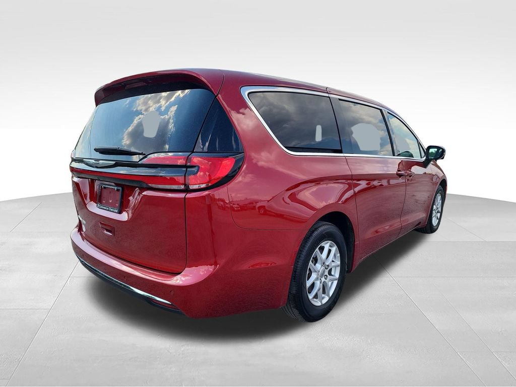 Used 2025 Chrysler Pacifica Select FWD image 8