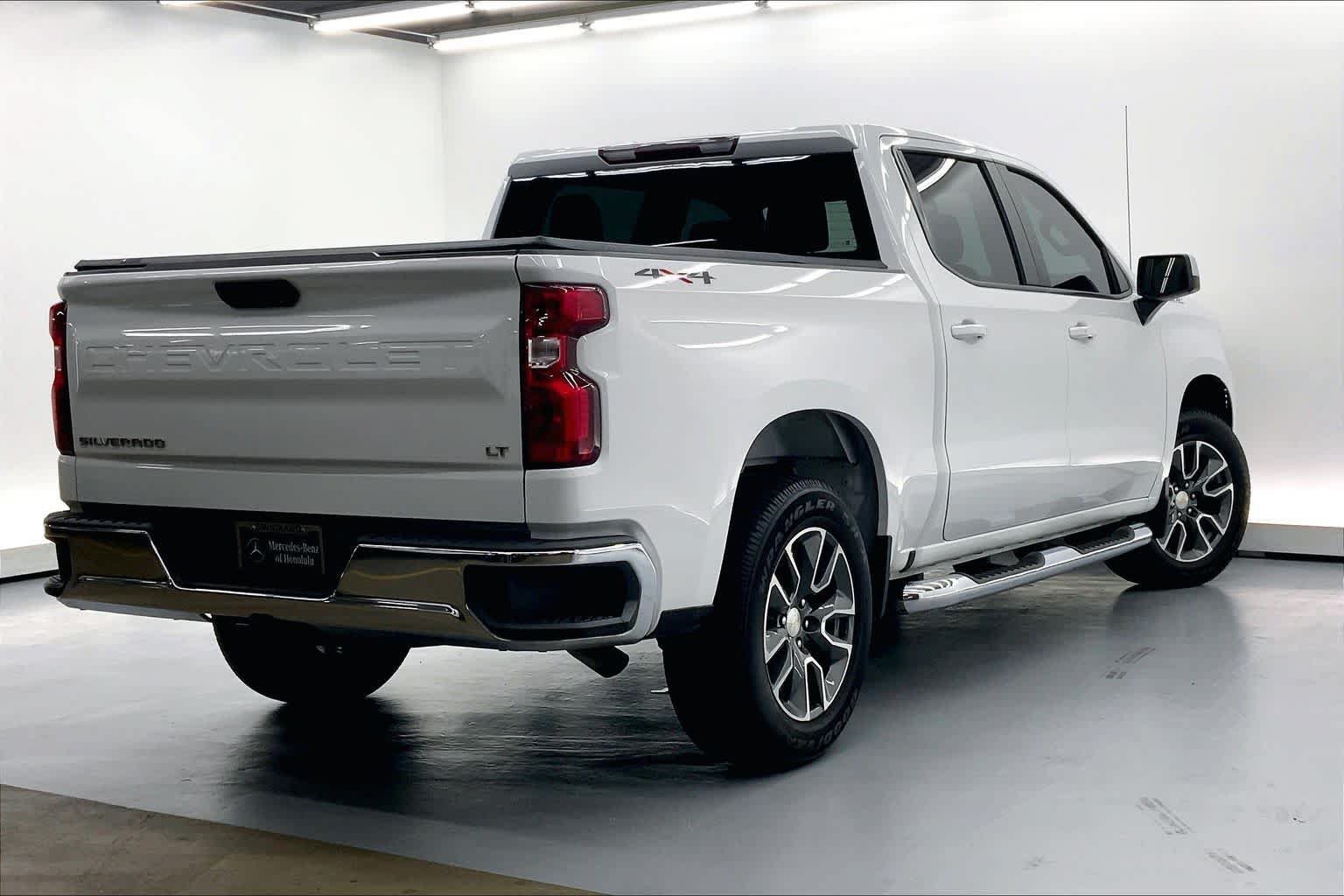 Used 2023 Chevrolet Silverado 1500 LT AWD/4WD image 2