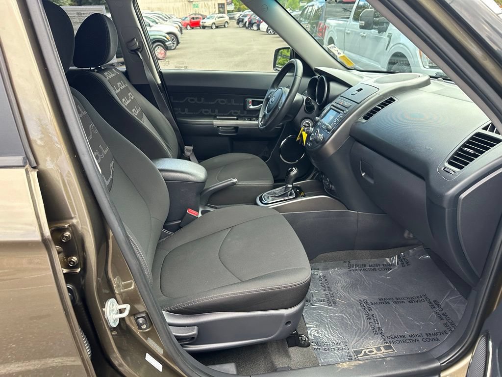 Used 2012 Kia Soul + w/ Audio Pkg FWD image 12