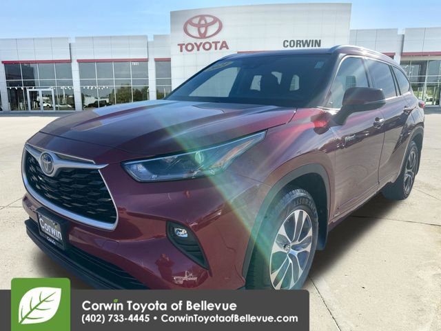 Used 2021 Toyota Highlander XLE w/ Protection Package #3 (TMS) AWD/4WD image 7