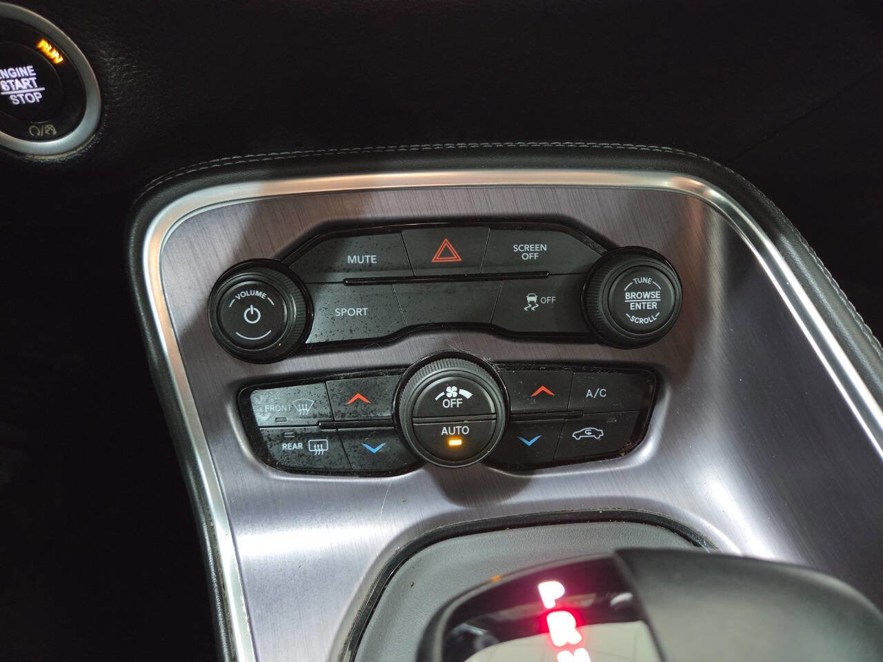 Used 2018 Dodge Challenger SXT image 30