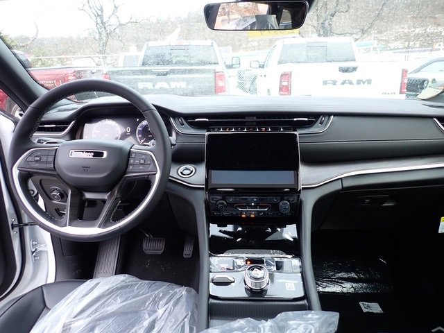 New 2025 Jeep Grand Cherokee Limited w/ MOPAR Finishing Package image 15