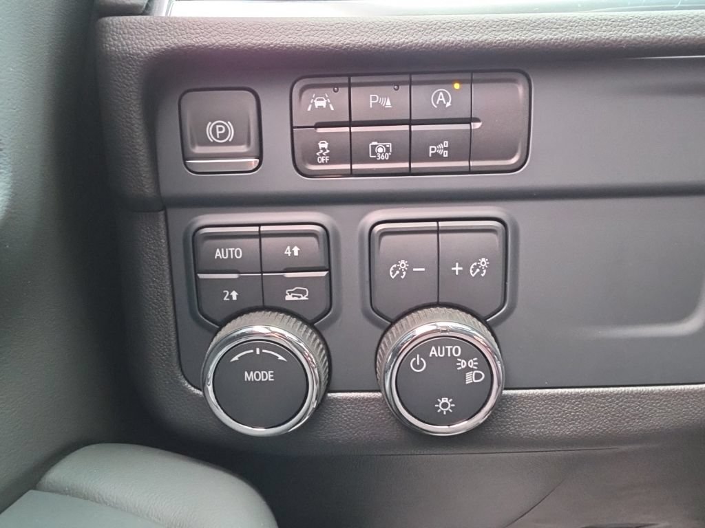 Certified 2025 Chevrolet Tahoe LS AWD/4WD image 10