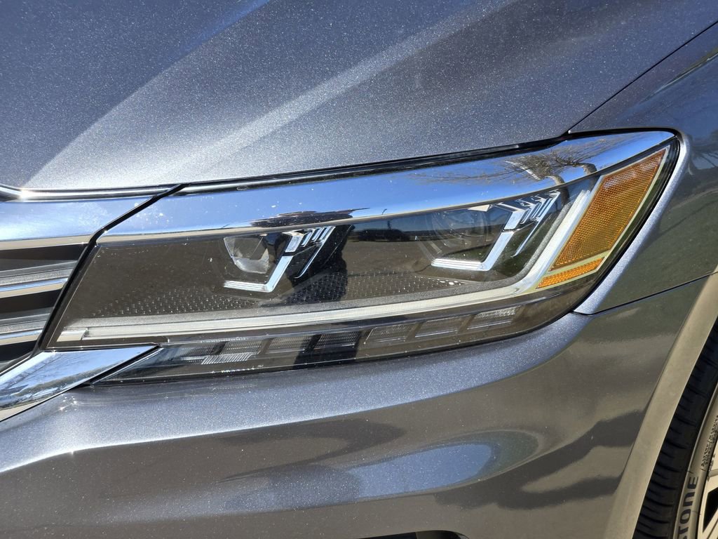 Used 2021 Volkswagen Passat 2.0T SE image 7