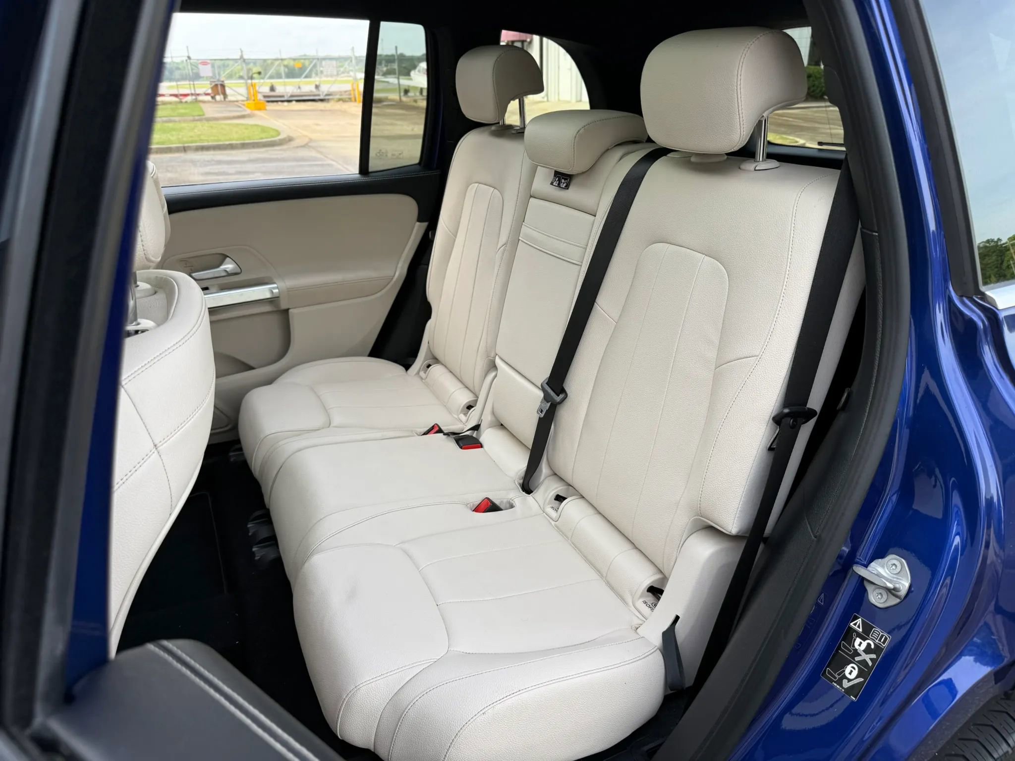 Used 2021 Mercedes-Benz GLB 250 4MATIC w/ Premium Package image 29