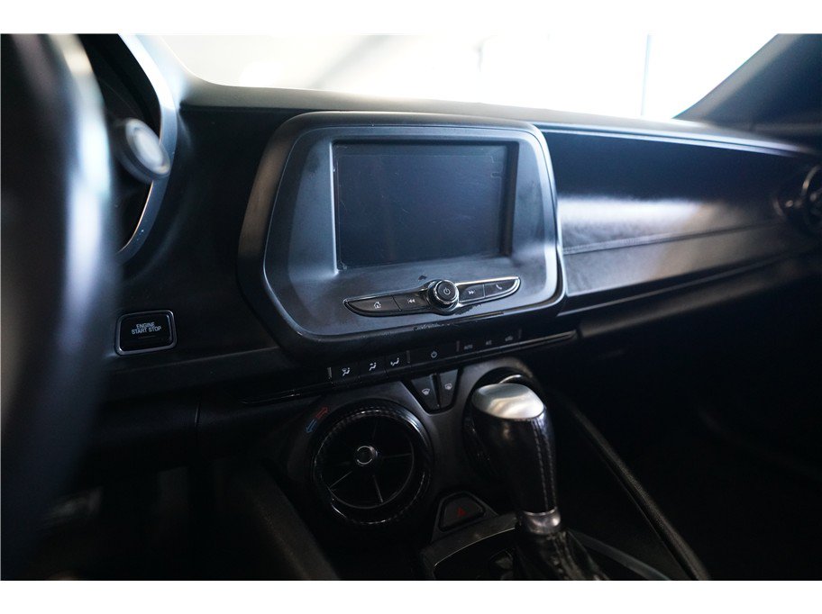 Used 2018 Chevrolet Camaro LT RWD image 17
