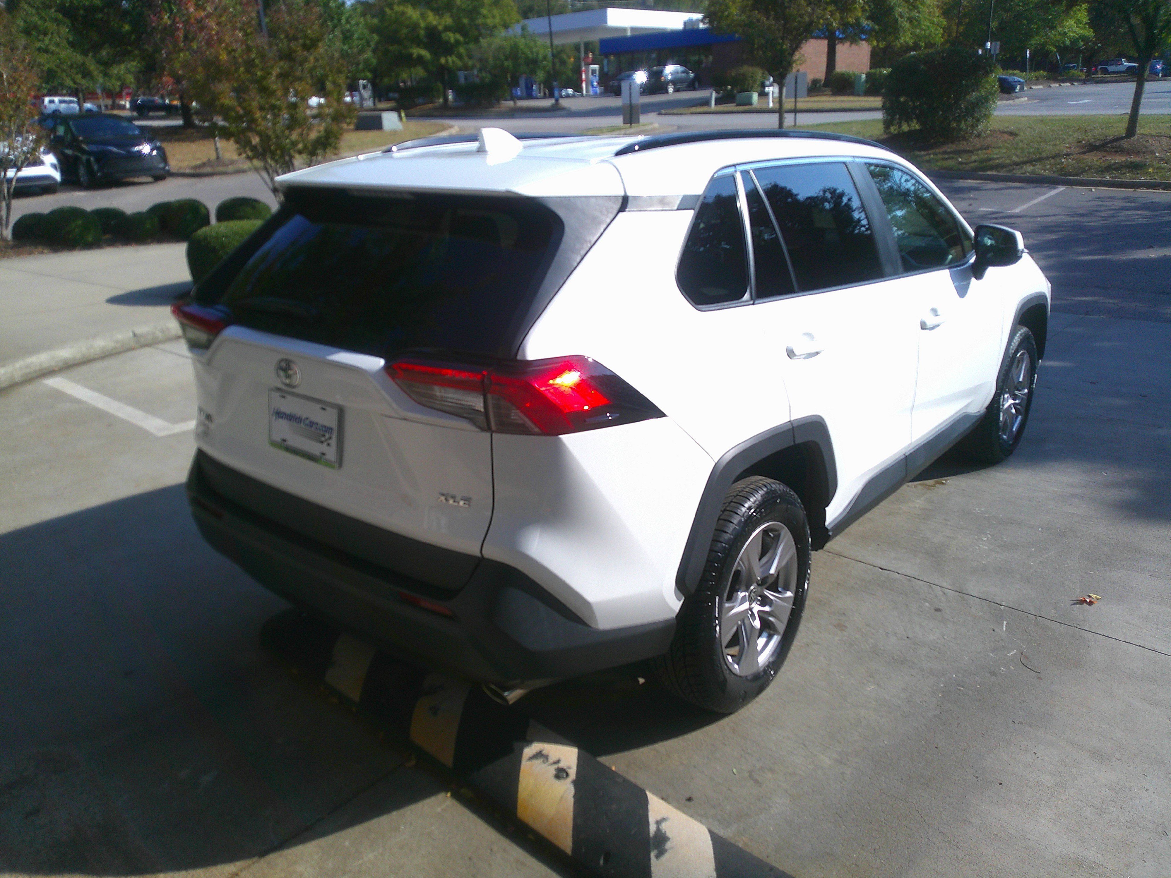 Used 2022 Toyota RAV4 XLE image 12