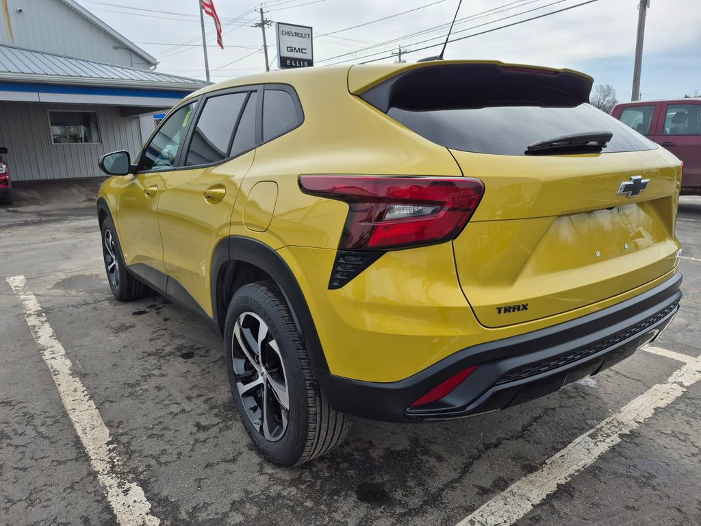 Used 2024 Chevrolet Trax RS w/ Sunroof Package image 7