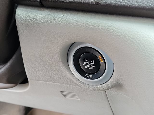 Used 2017 Chrysler Pacifica Touring-L Plus w/ Advanced Safetytec Group FWD image 13