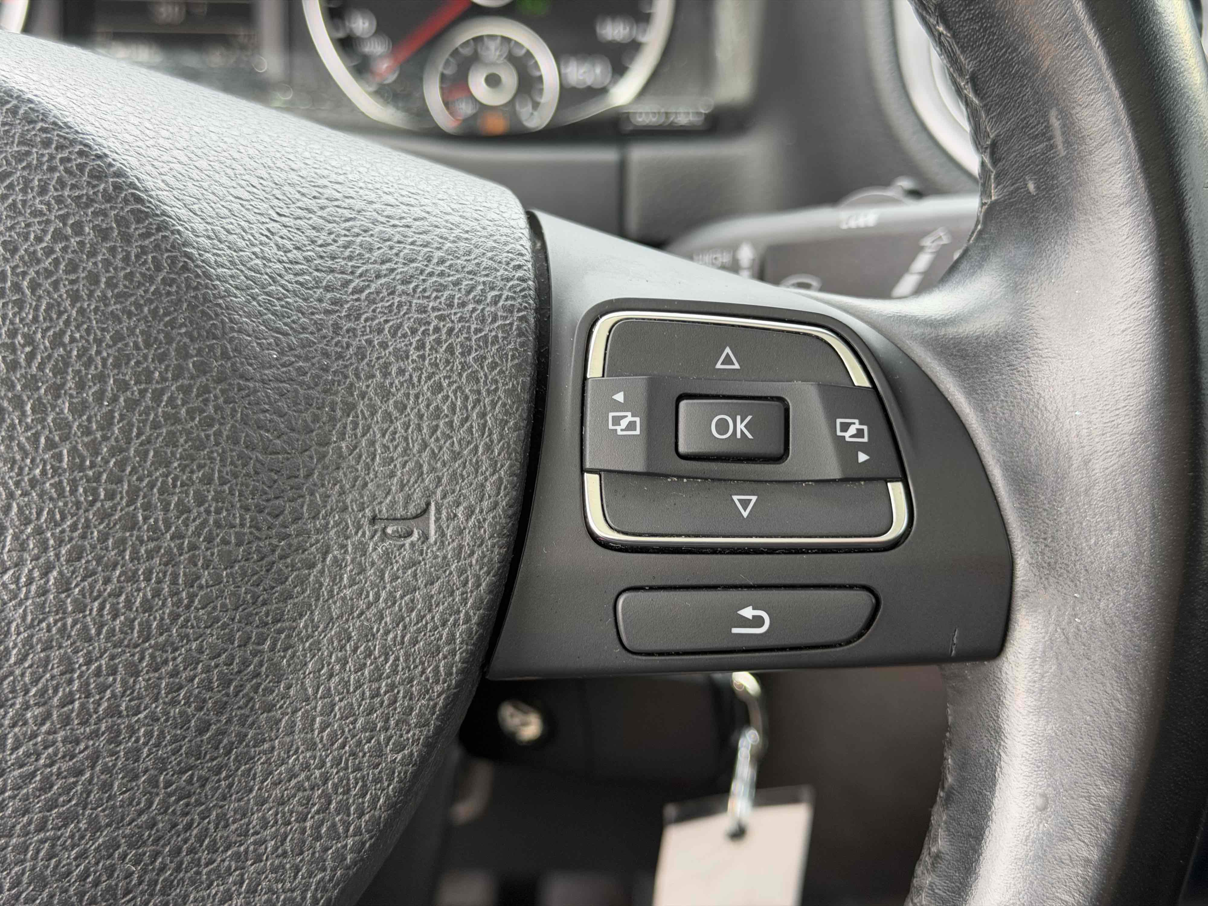Used 2013 Volkswagen Tiguan SE FWD image 30