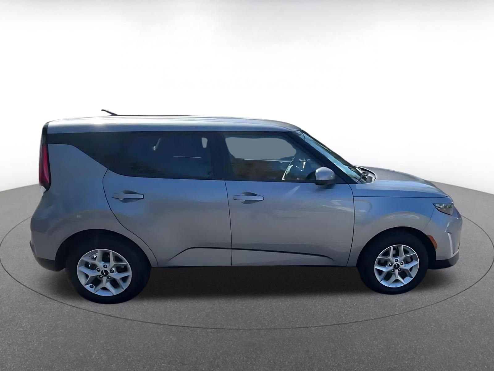 Used 2025 Kia Soul LX w/ LX Technology Package image 16