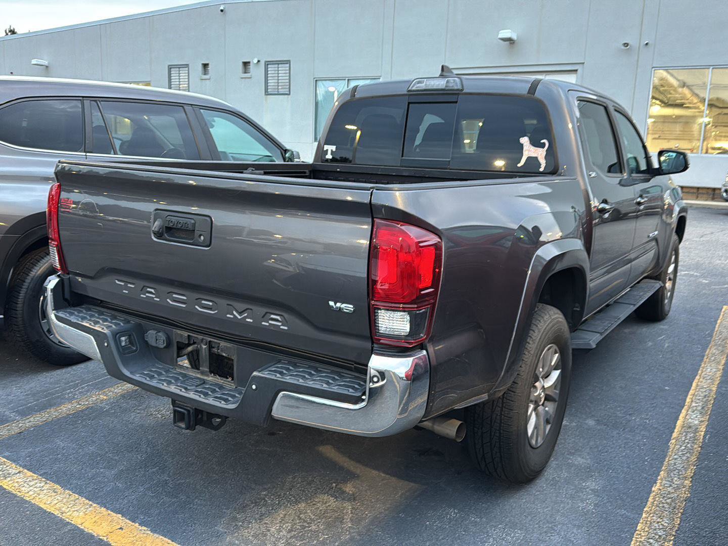 Used 2018 Toyota Tacoma SR5 image 6