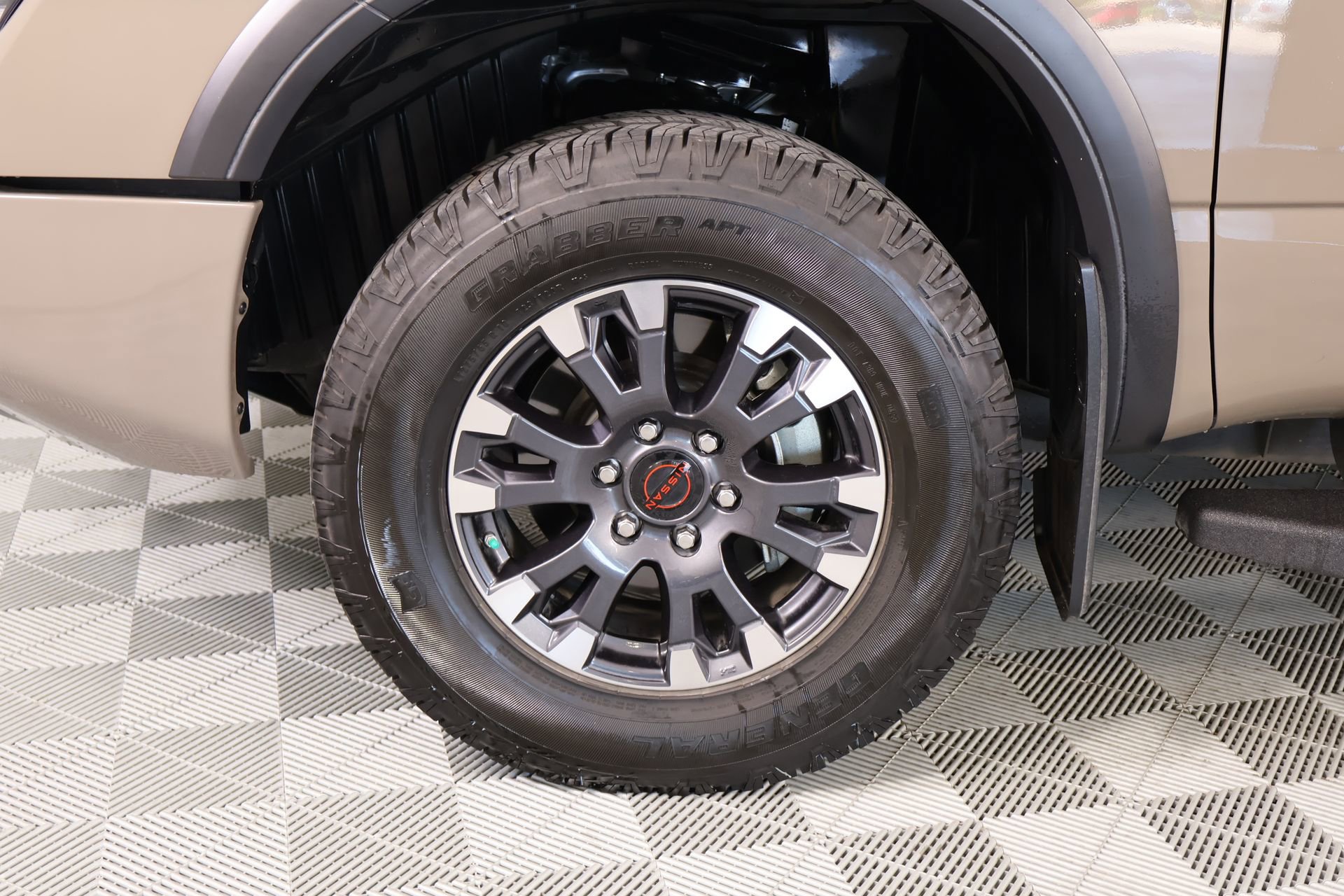 Used 2023 Nissan Titan PRO-4X w/ Pro-4x Convenience Package image 19