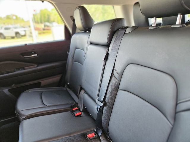 Certified 2025 Nissan Pathfinder SL image 28
