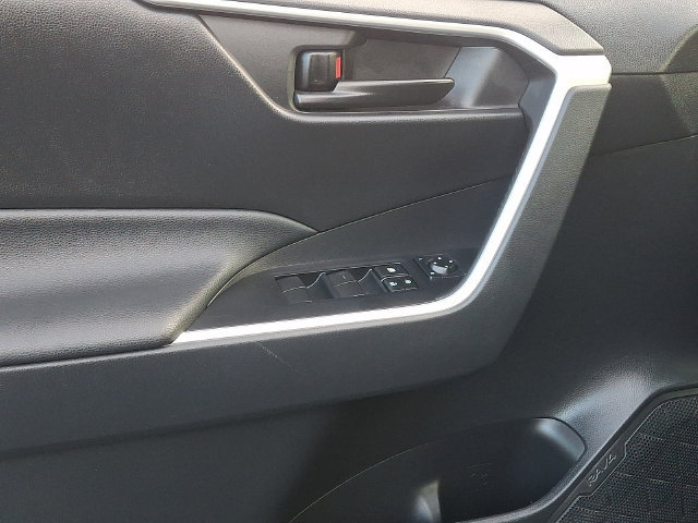 Used 2023 Toyota RAV4 LE AWD/4WD image 15