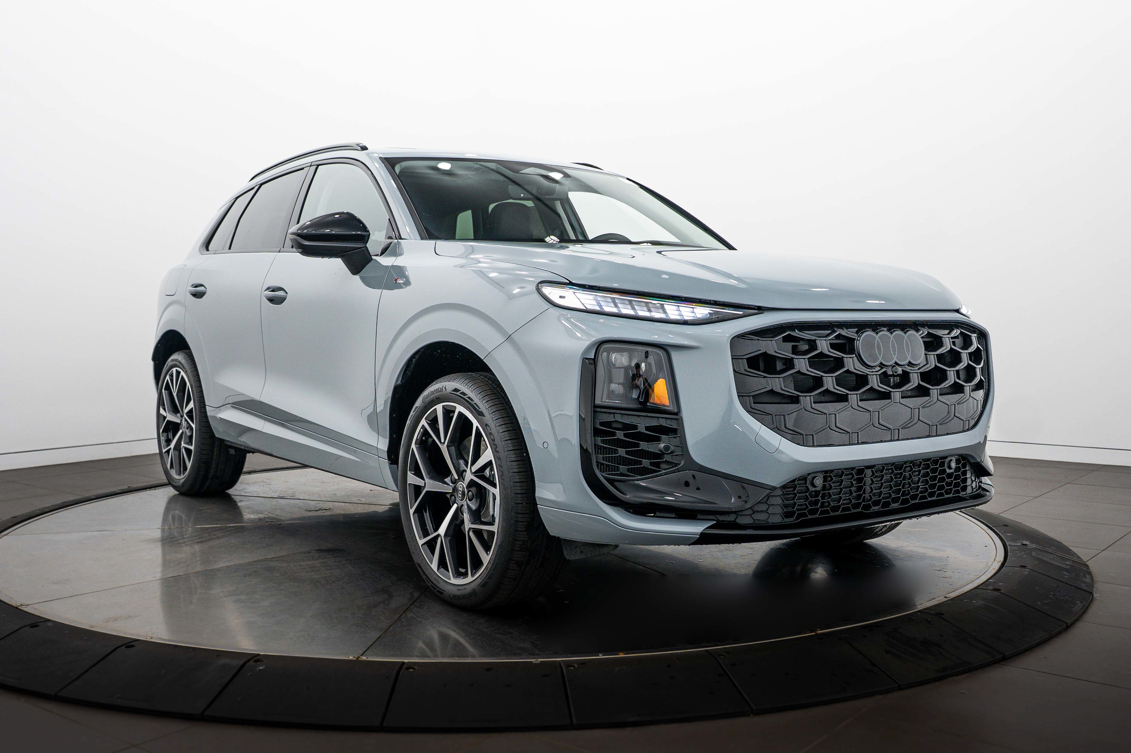 New 2026 Audi Q3 quattro 2.0T AWD/4WD image 2