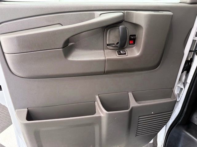 Used 2015 Chevrolet Express 2500 image 12