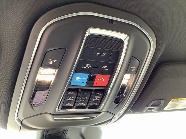 New 2023 Jeep Grand Cherokee Trailhawk w/ Luxury Tech Group III AWD/4WD image 19