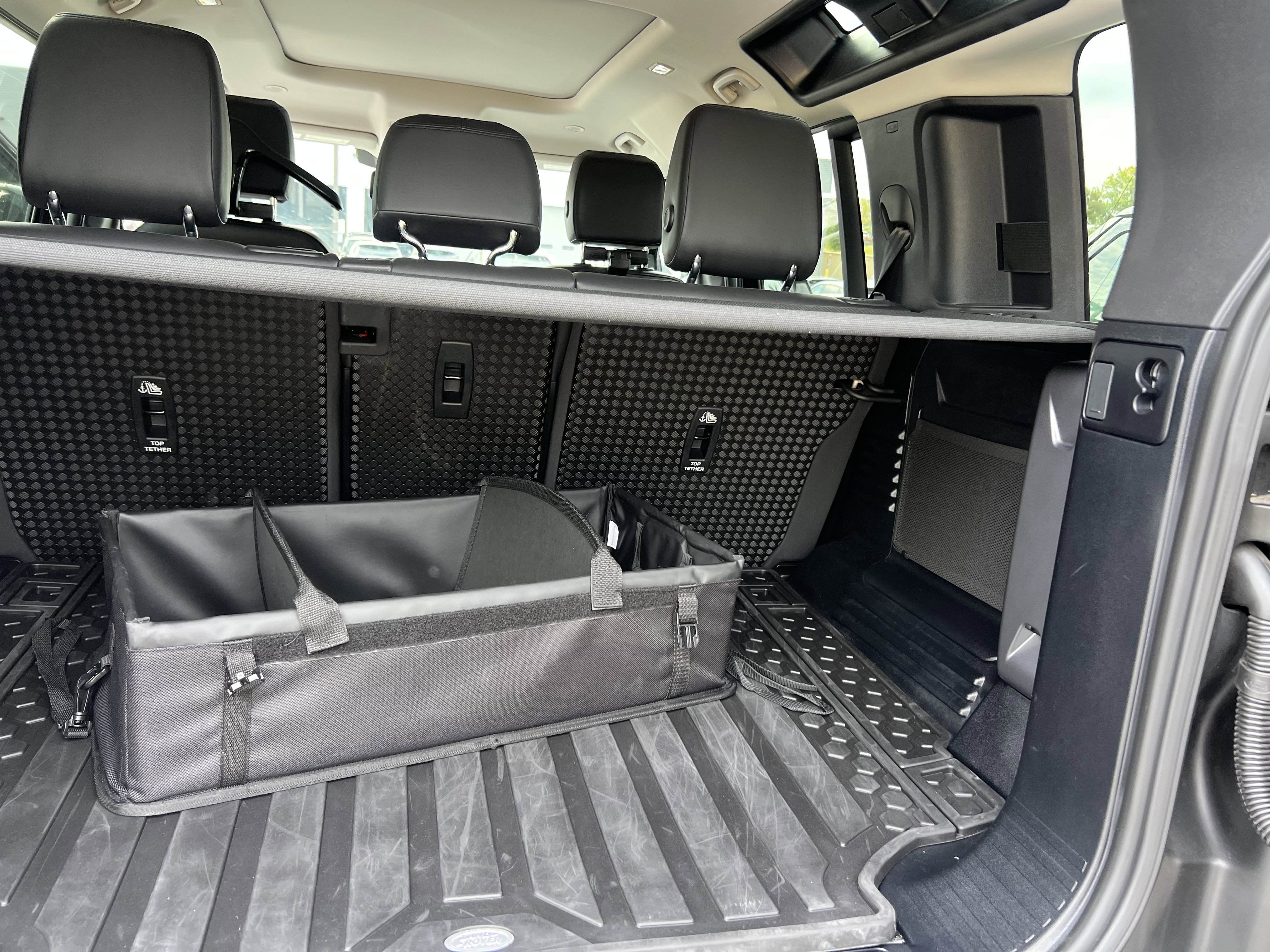 Used 2024 Land Rover Defender 110 S image 37