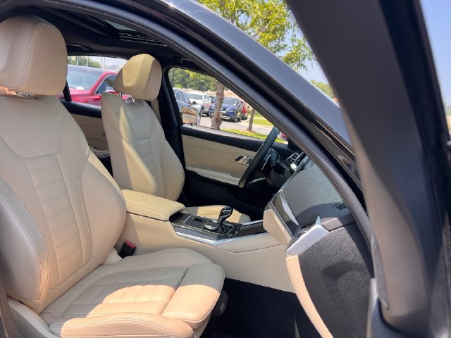 Used 2020 BMW 330i Sedan w/ M Sport Package RWD image 32