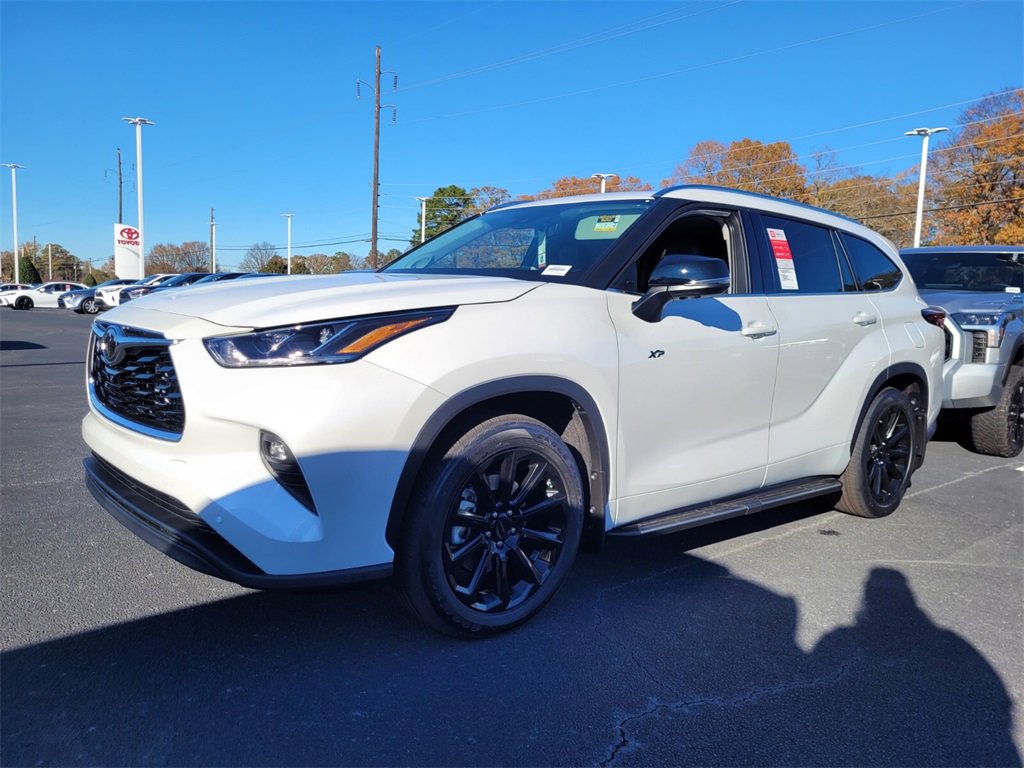 New 2026 Toyota Highlander Limited image 3