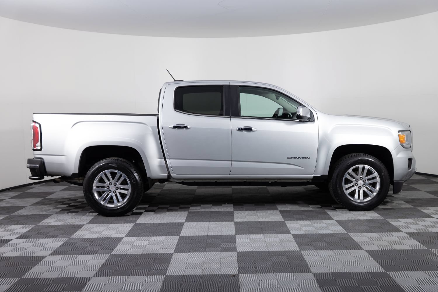 Used 2016 GMC Canyon SLT w/ Driver Alert Package RWD image 9