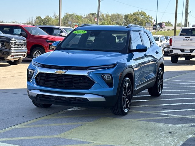 Used 2025 Chevrolet TrailBlazer LT w/ LT Cold Weather Package FWD image 9