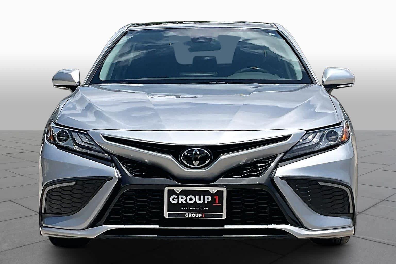 Used 2024 Toyota Camry XSE FWD image 4