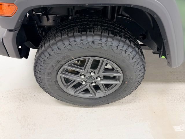 Used 2025 Jeep Wrangler Unlimited Sport AWD/4WD image 19