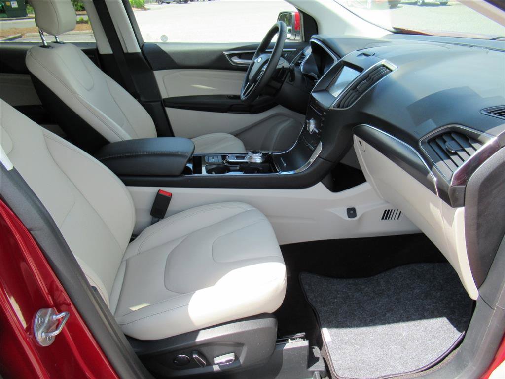 Used 2019 Ford Edge Titanium w/ Equipment Group 301A image 10