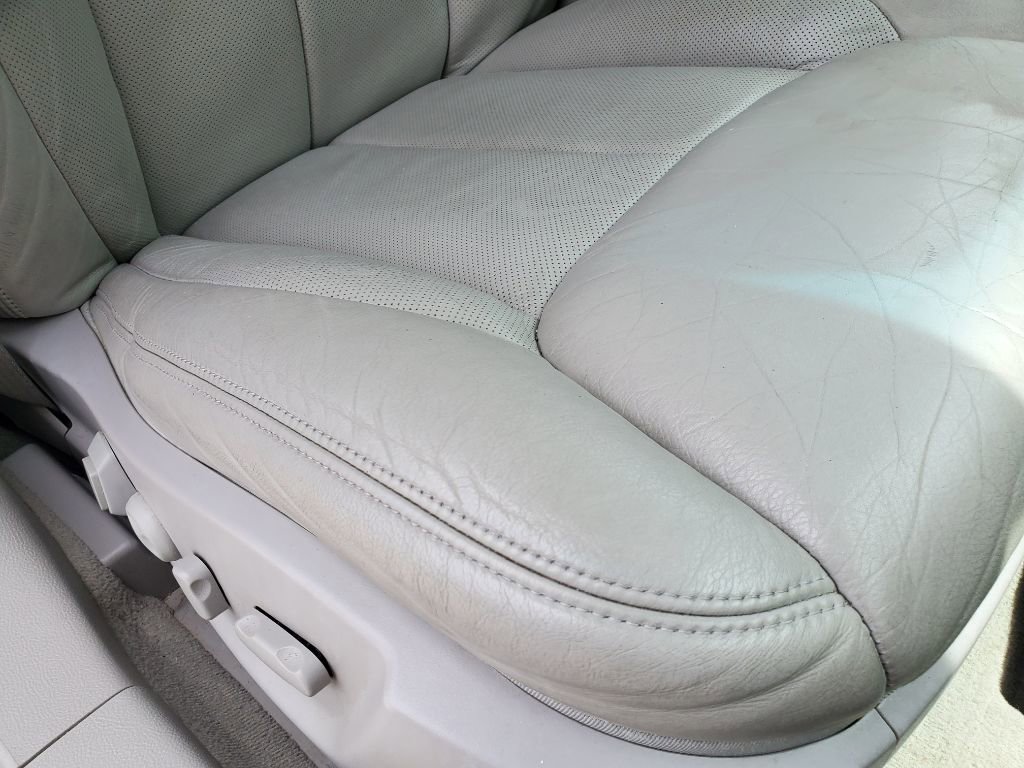 Used 2011 Cadillac DTS Premium FWD image 40