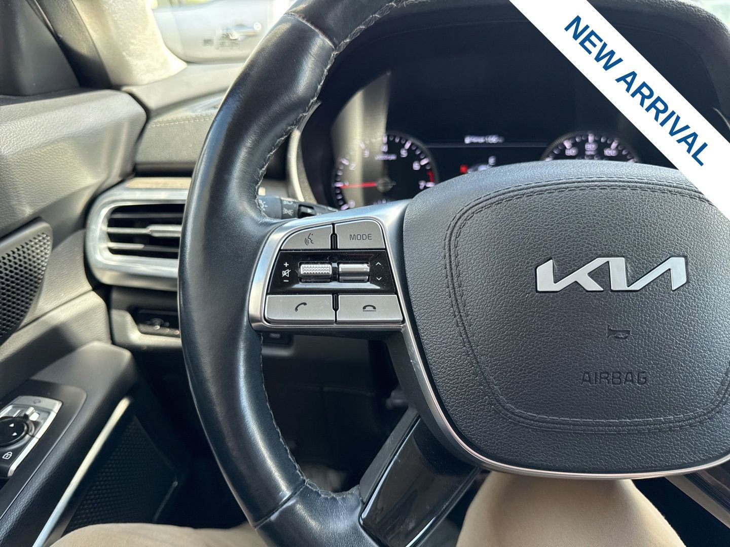 Used 2022 Kia Telluride SX w/ SX Prestige Package image 23