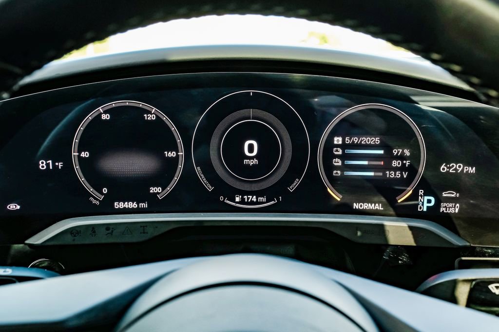 Used 2022 Porsche Taycan image 16