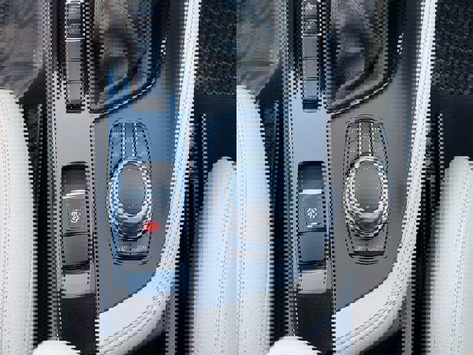 Used 2018 BMW X2 sDrive28i w/ M SportX Package image 28