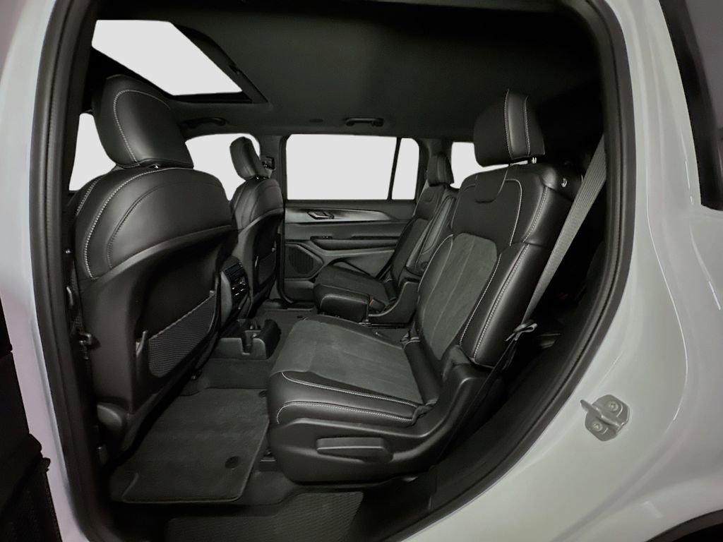 New 2025 Jeep Grand Cherokee L Altitude image 16