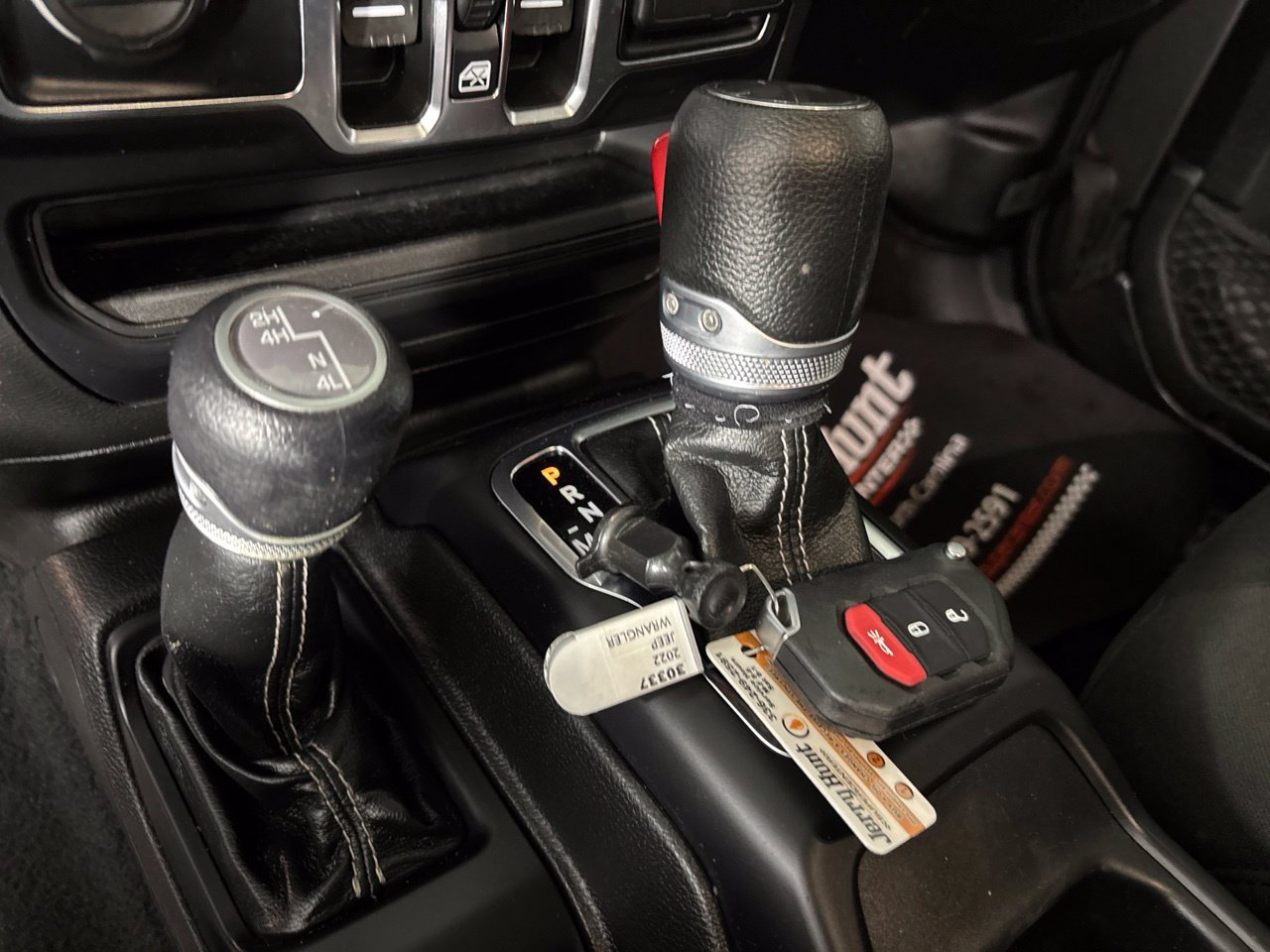 Used 2022 Jeep Wrangler Unlimited Sahara AWD/4WD image 17