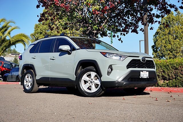Used 2021 Toyota RAV4 XLE image 2
