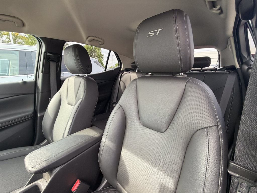Used 2024 Buick Encore GX Sport Touring FWD image 38