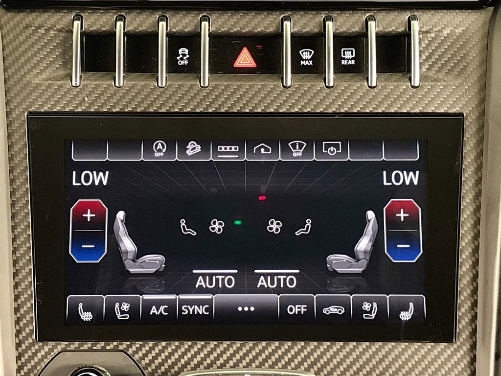 Used 2024 Lamborghini Urus Performante AWD/4WD image 18