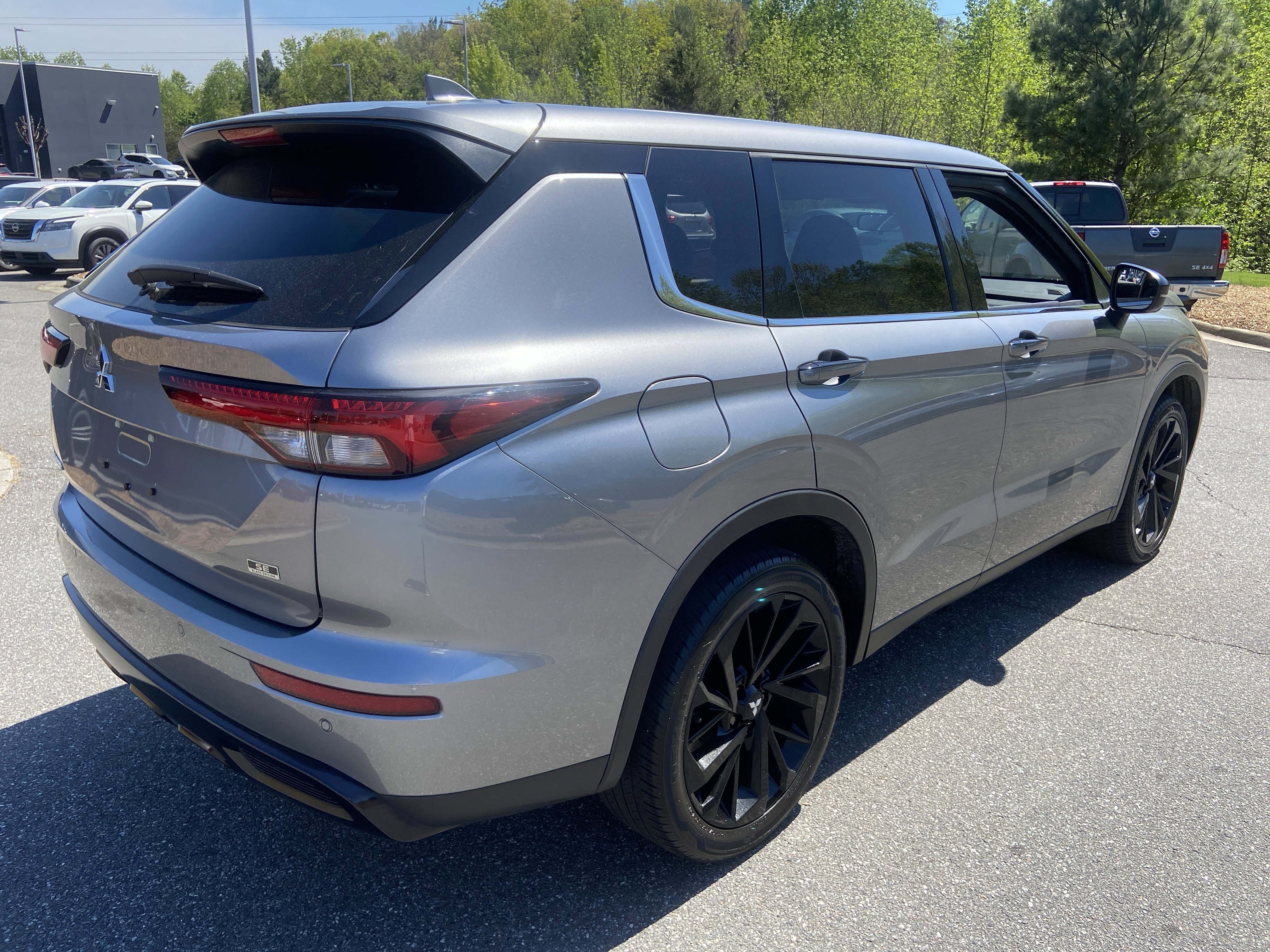 Used 2023 Mitsubishi Outlander SE Black Edition image 5